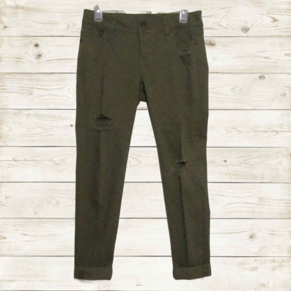 Soho Jeans Sz 2 women Distressed green Nwot